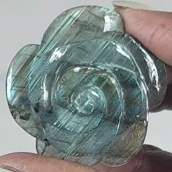 Labradorite Rose Carving | Intuition • Transformation • Mystical Protection - Picture 6 of 9